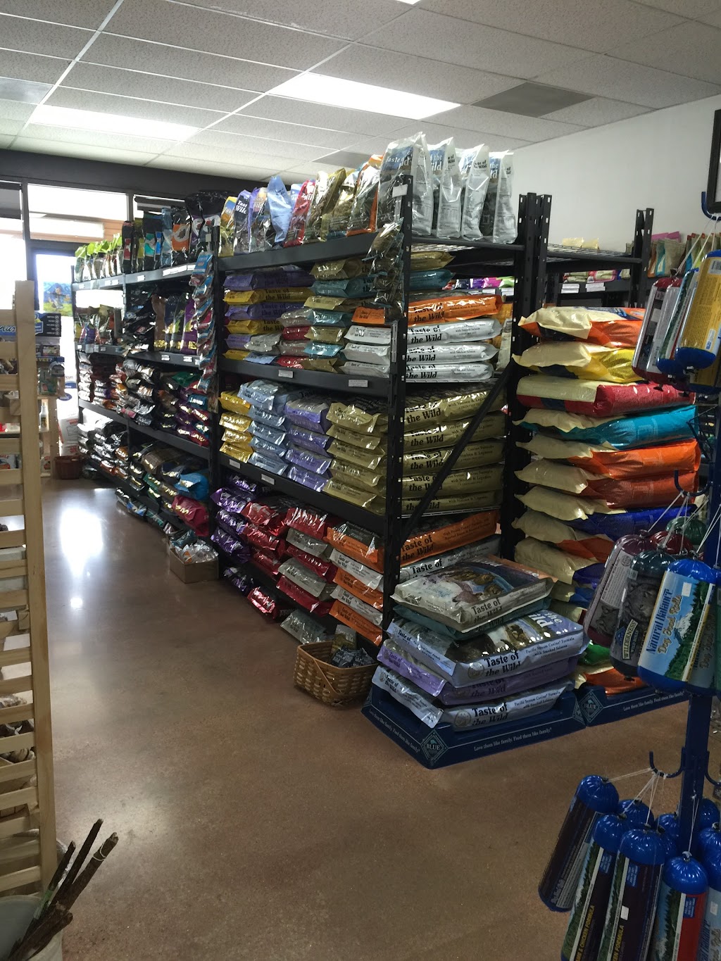 Hanks Pet Food Market LLC | 2287 W Eisenhower Blvd, Loveland, CO 80537, USA | Phone: (970) 685-8621