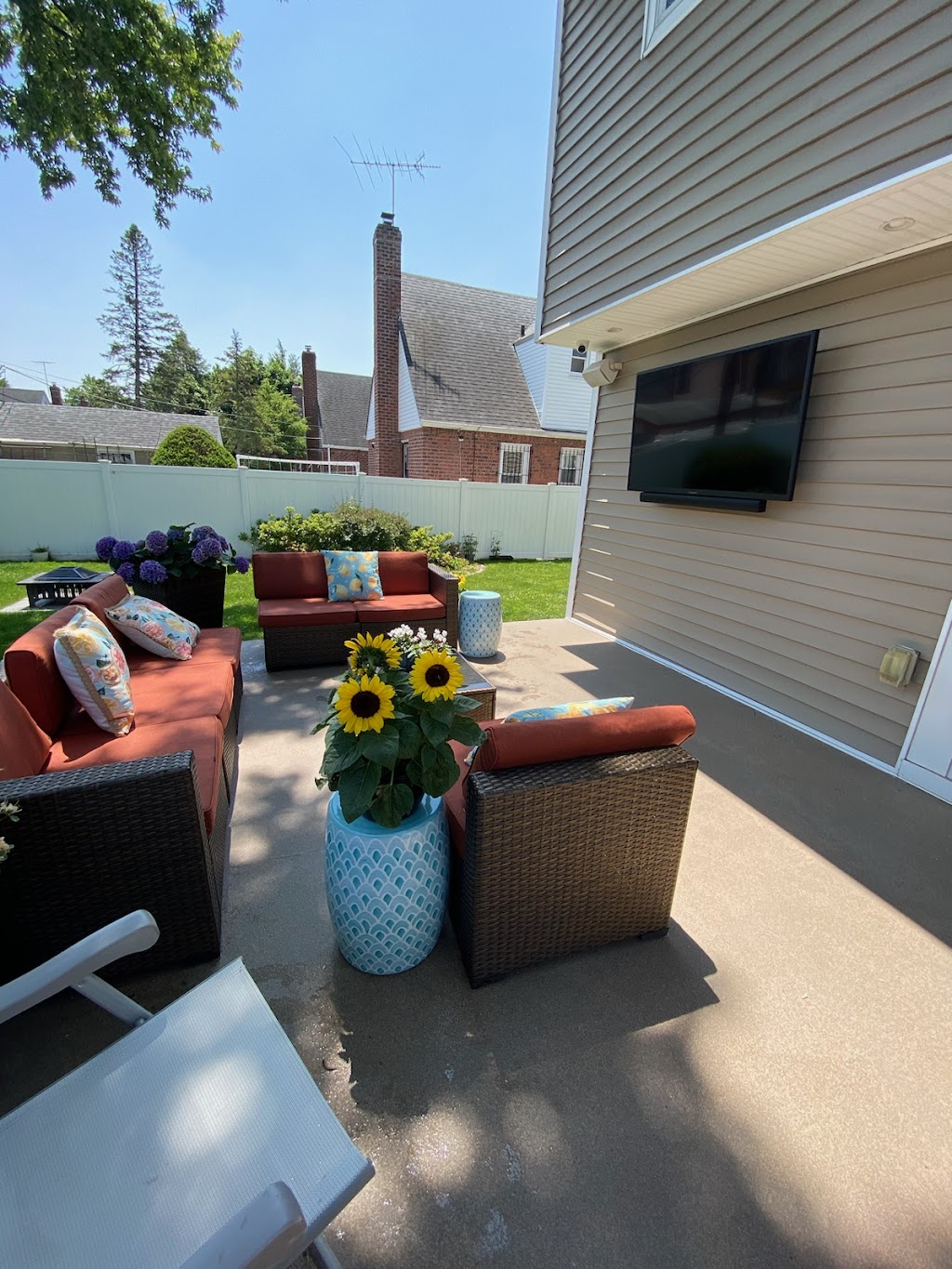 Sights N Sounds | New York 27, 4032 Sunrise Hwy, Seaford, NY 11783, USA | Phone: (516) 679-9700