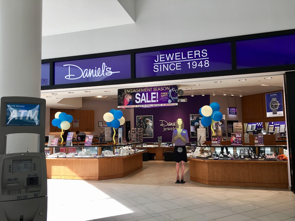 Daniels Jewelers | 2087 Newpark Mall Rd, Newark, CA 94560, USA | Phone: (510) 744-1312