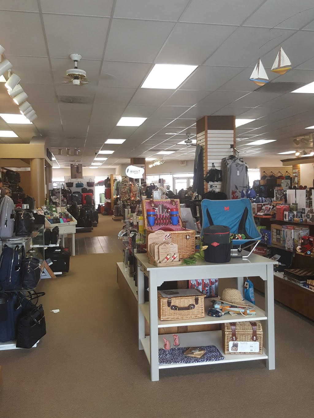 Bag & Baggage | 22 On The Mall, Prairie Village, KS 66208, USA | Phone: (913) 677-1685