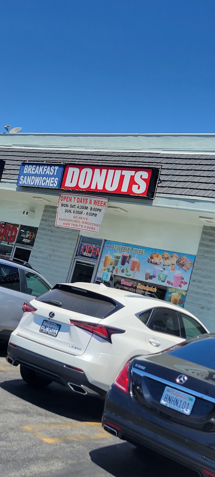 Donut & Sandwich Station | 12457 Oxnard St, North Hollywood, CA 91606, USA | Phone: (818) 927-4044