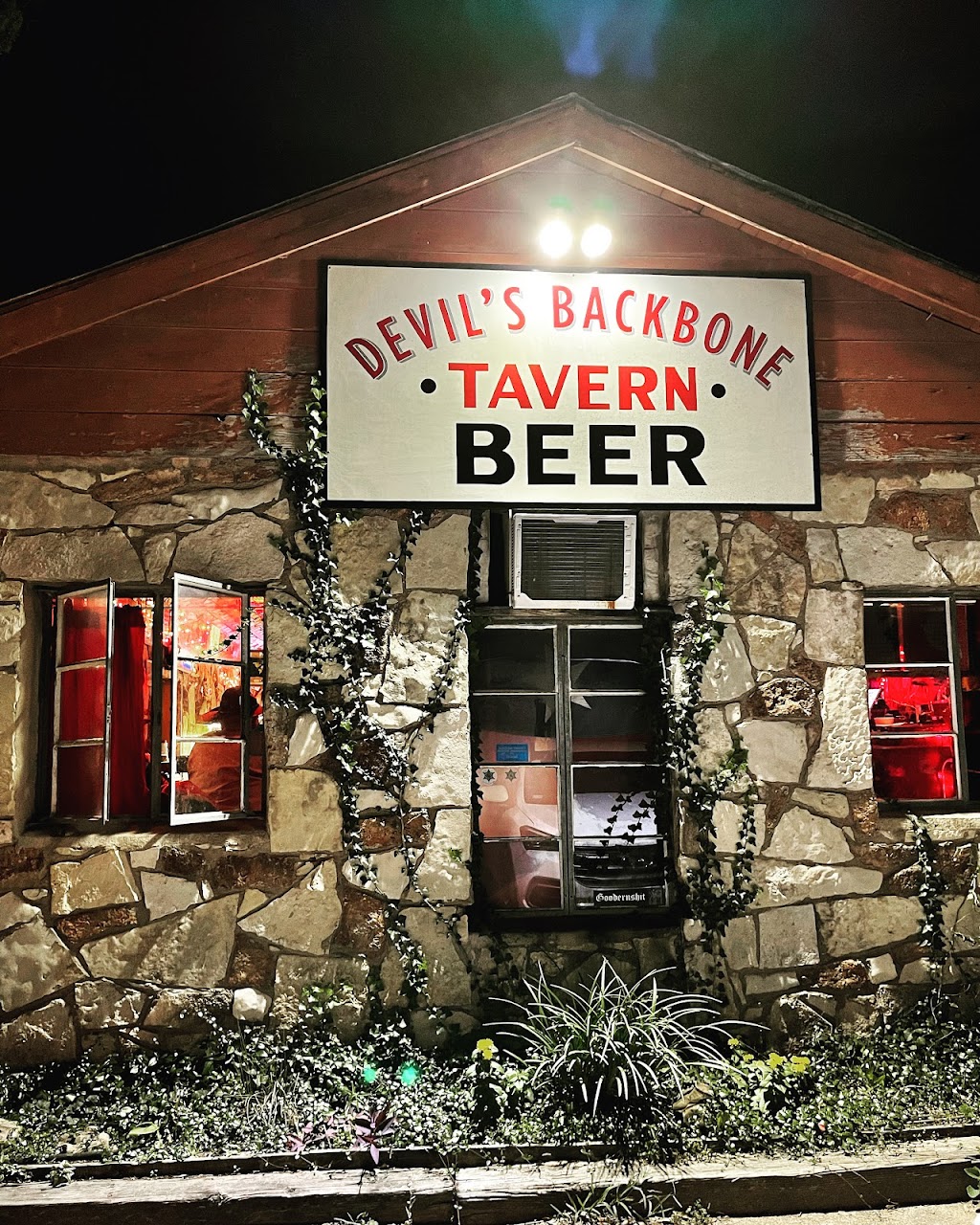 Devils Backbone Tavern | 4041 Farm to Market 32, Fischer, TX 78623, USA | Phone: (830) 964-2544