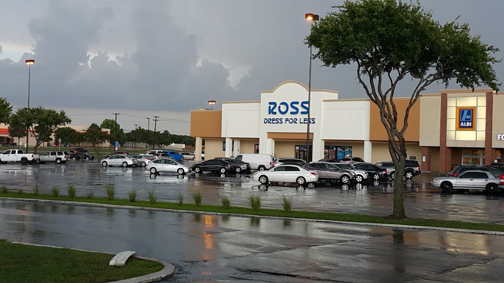 Ross Dress for Less | 1201 Airport Fwy, Euless, TX 76040, USA | Phone: (817) 283-6633