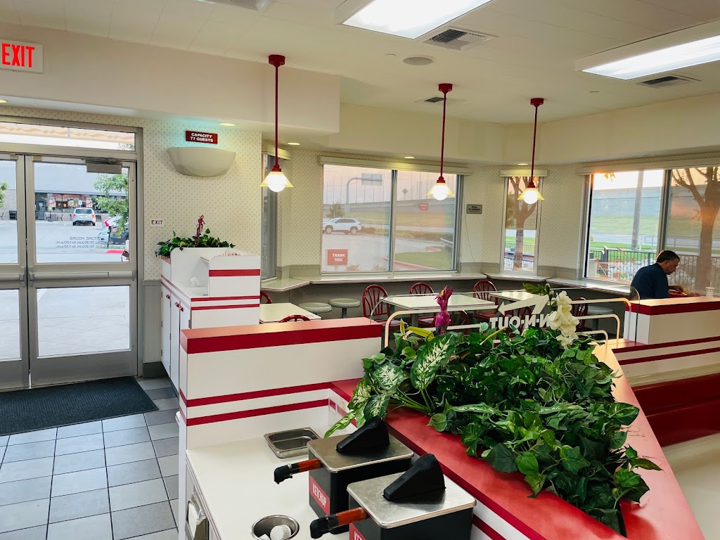 In-N-Out Burger - restaurant  | Photo 7 of 10 | Address: 5298 TX-121, The Colony, TX 75056, USA | Phone: (800) 786-1000