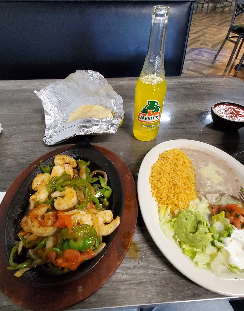 Laredos Burrito and taco shop #2 | 202 N Main St, Ashland City, TN 37015, USA | Phone: (615) 246-1155