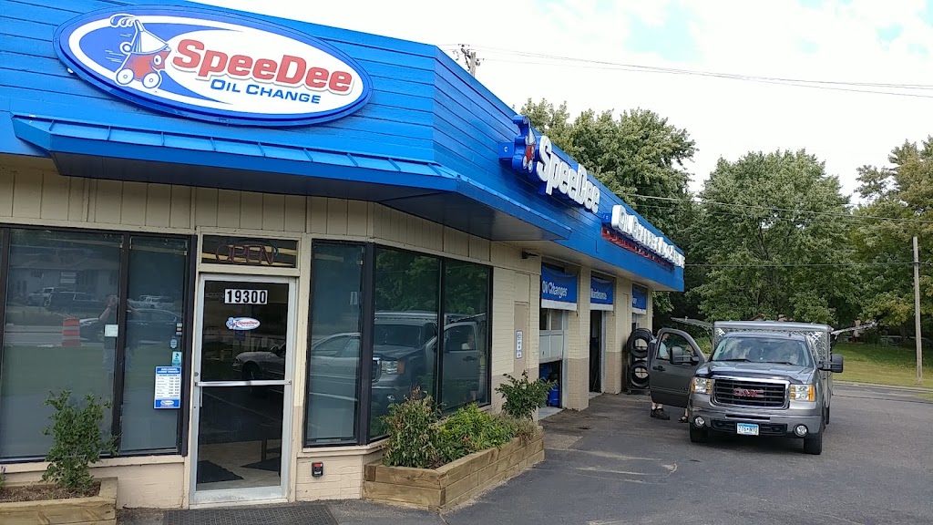 SpeeDee Oil Change | 19300 MN-7, Excelsior, MN 55331, USA | Phone: (952) 737-6385