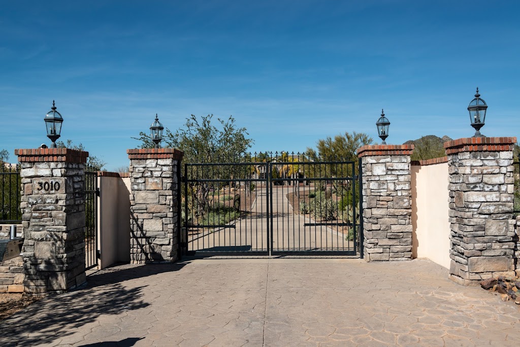 Sobermans Estate | 3010 E Cloud Rd, Cave Creek, AZ 85331, USA | Phone: (480) 595-2222