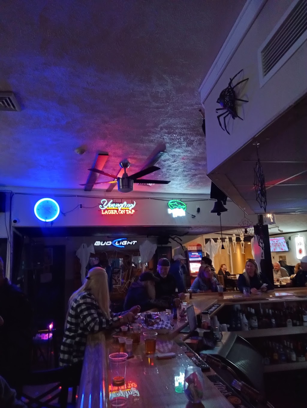 High Tide Tavern | 5504 Lake Rd E, Geneva, OH 44041, USA | Phone: (440) 466-7990