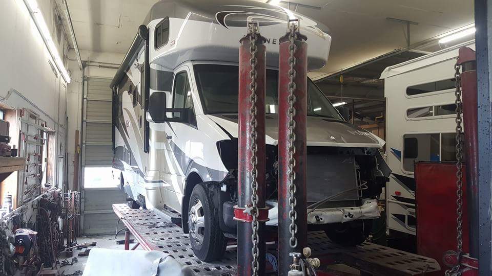 Lafayette Auto Body & RV Repair | 204 3rd St, Lafayette, OR 97127, USA | Phone: (503) 864-2344