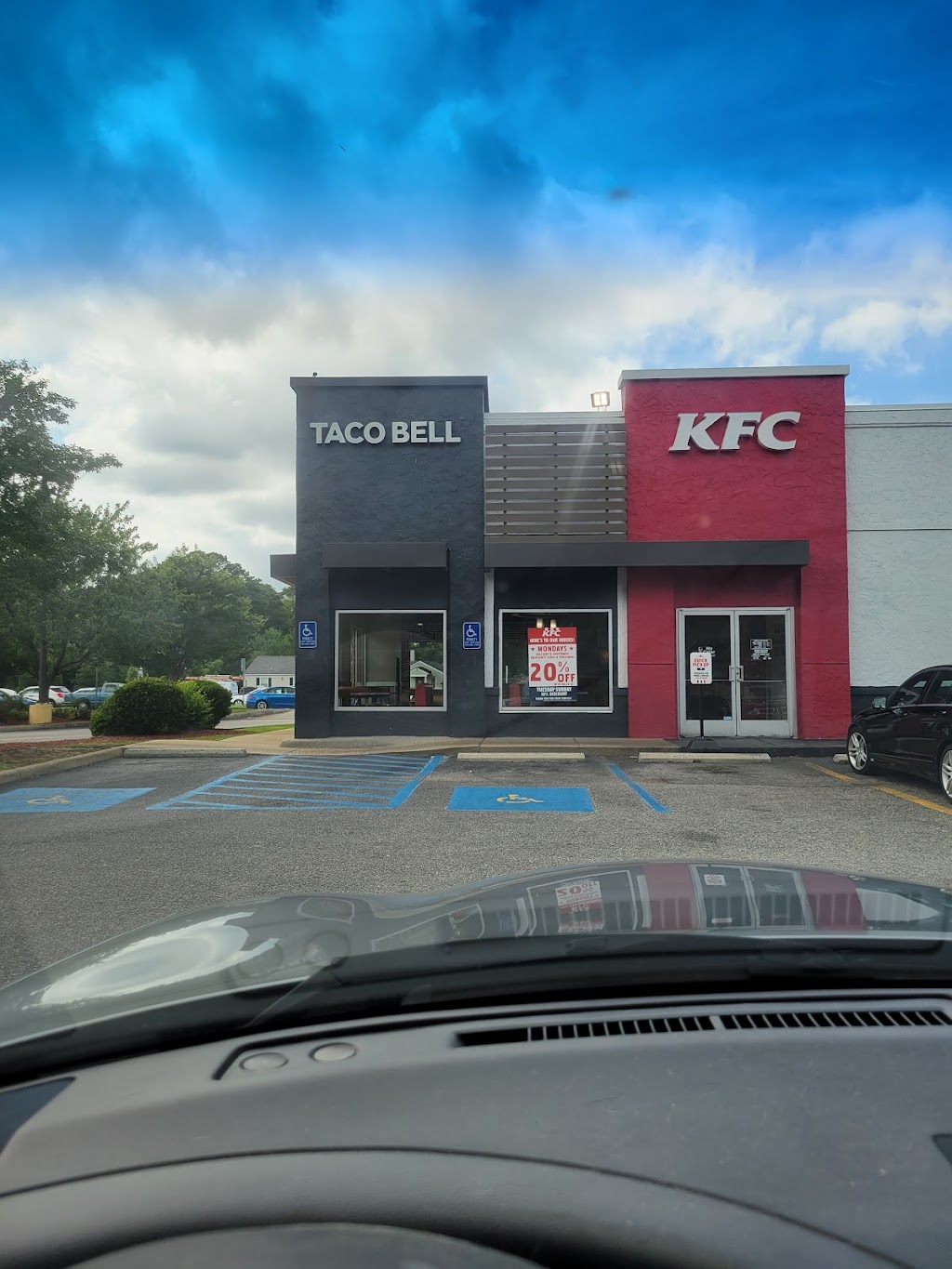 KFC | 746 J Clyde Morris Blvd, Newport News, VA 23601, USA | Phone: (757) 599-9685