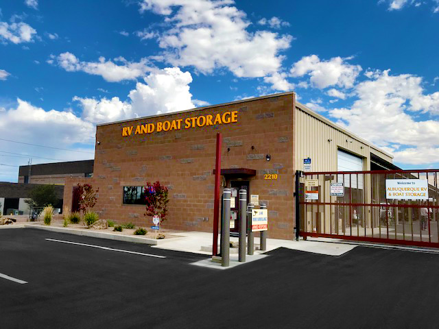 Albuquerque RV and Boat Storage | 2210 Vista Oriente St NW, Albuquerque, NM 87120, USA | Phone: (505) 492-2908