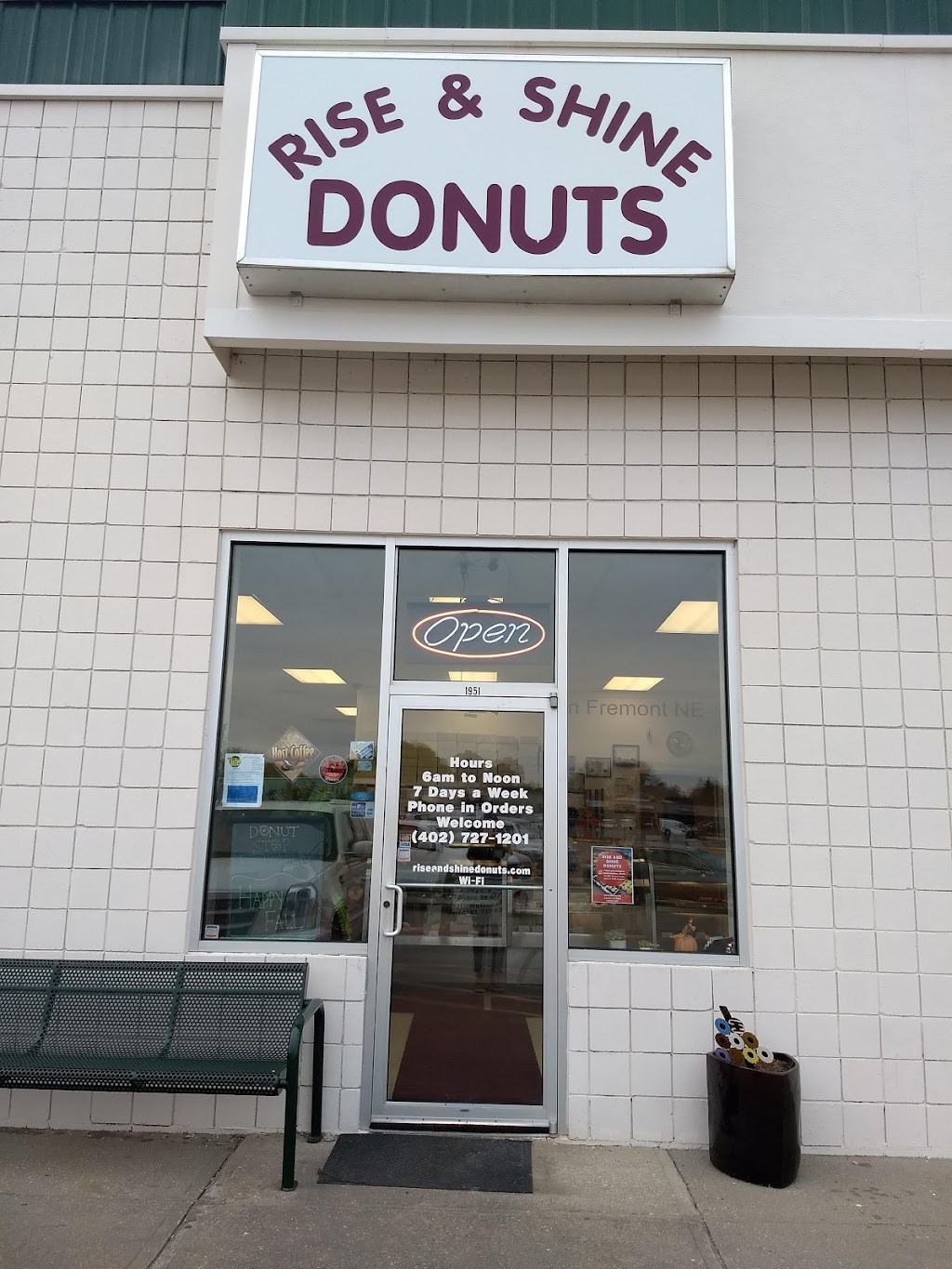 Rise & Shine Donuts | 1951 E Military Ave, Fremont, NE 68025, USA | Phone: (402) 727-1201