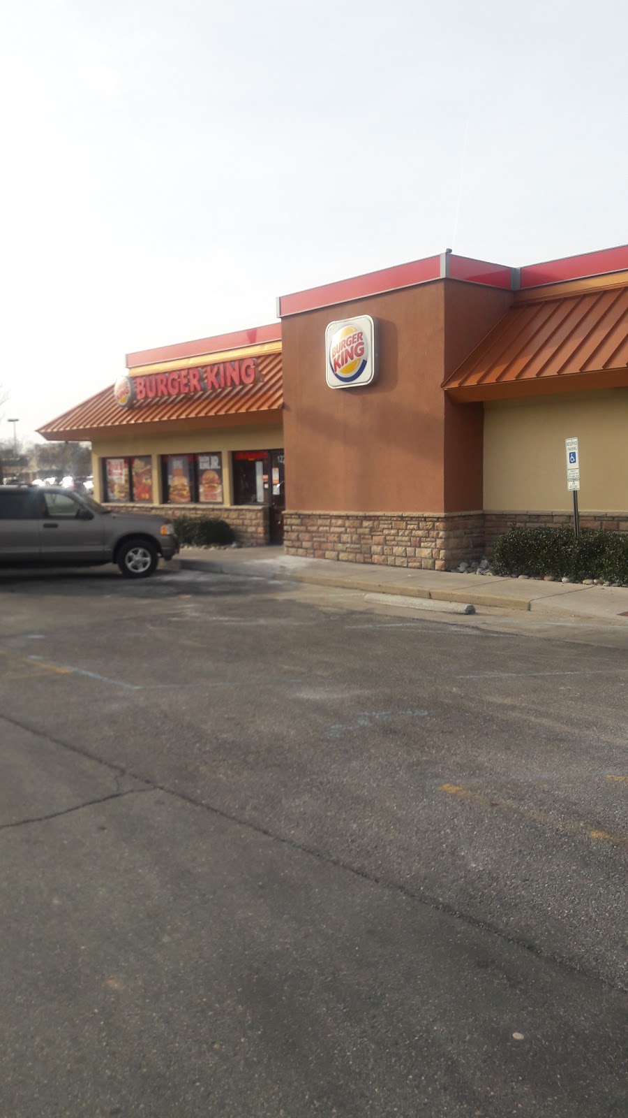 Burger King | 1228 Smithfield Plaza, Smithfield, VA 23430, USA | Phone: (757) 356-9339