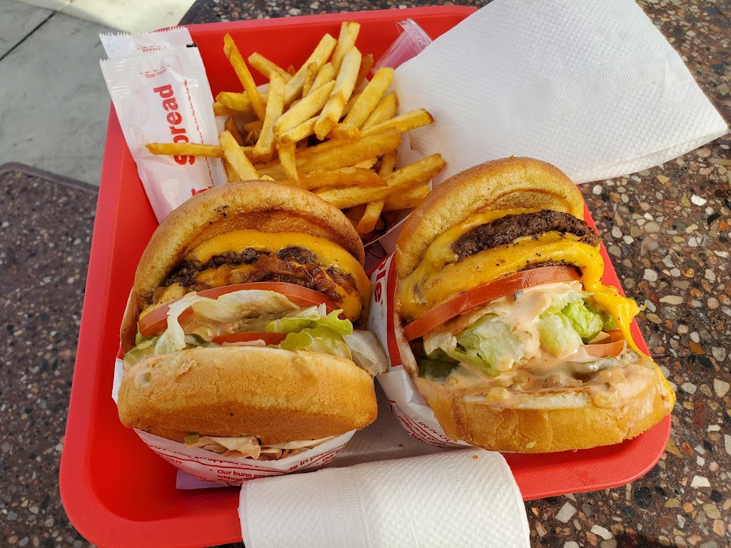 In-N-Out Burger | 920 E Playa Del Norte Dr, Tempe, AZ 85281, USA | Phone: (800) 786-1000