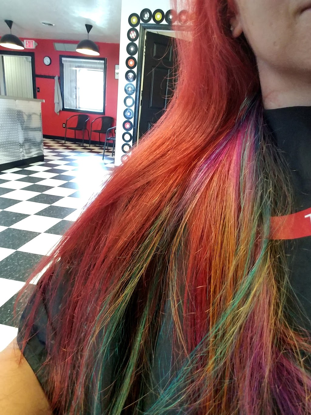 Twisted Scissors | 9307 OH-43, Streetsboro, OH 44241, USA | Phone: (330) 221-4912