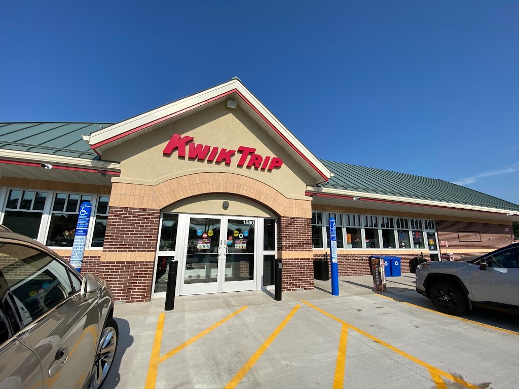 KWIK TRIP | Store #1062, 1580 E Washington St, West Bend, WI 53090, USA | Phone: (262) 334-0999