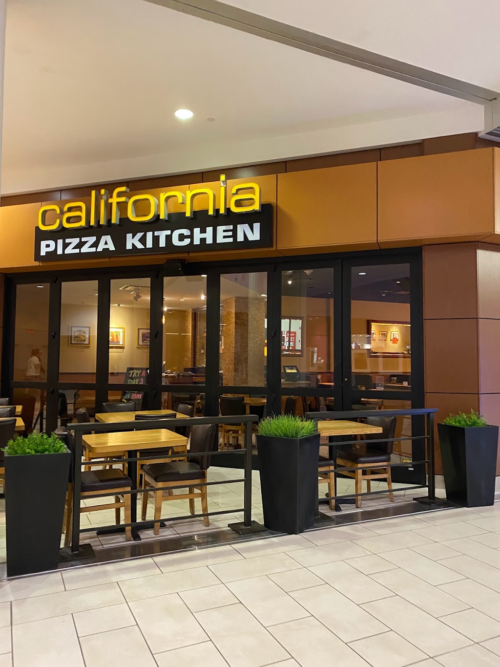 California Pizza Kitchen at South Shore Plaza | 250 Granite Street South Shore Plaza, Braintree, MA 02184, USA | Phone: (781) 602-6149