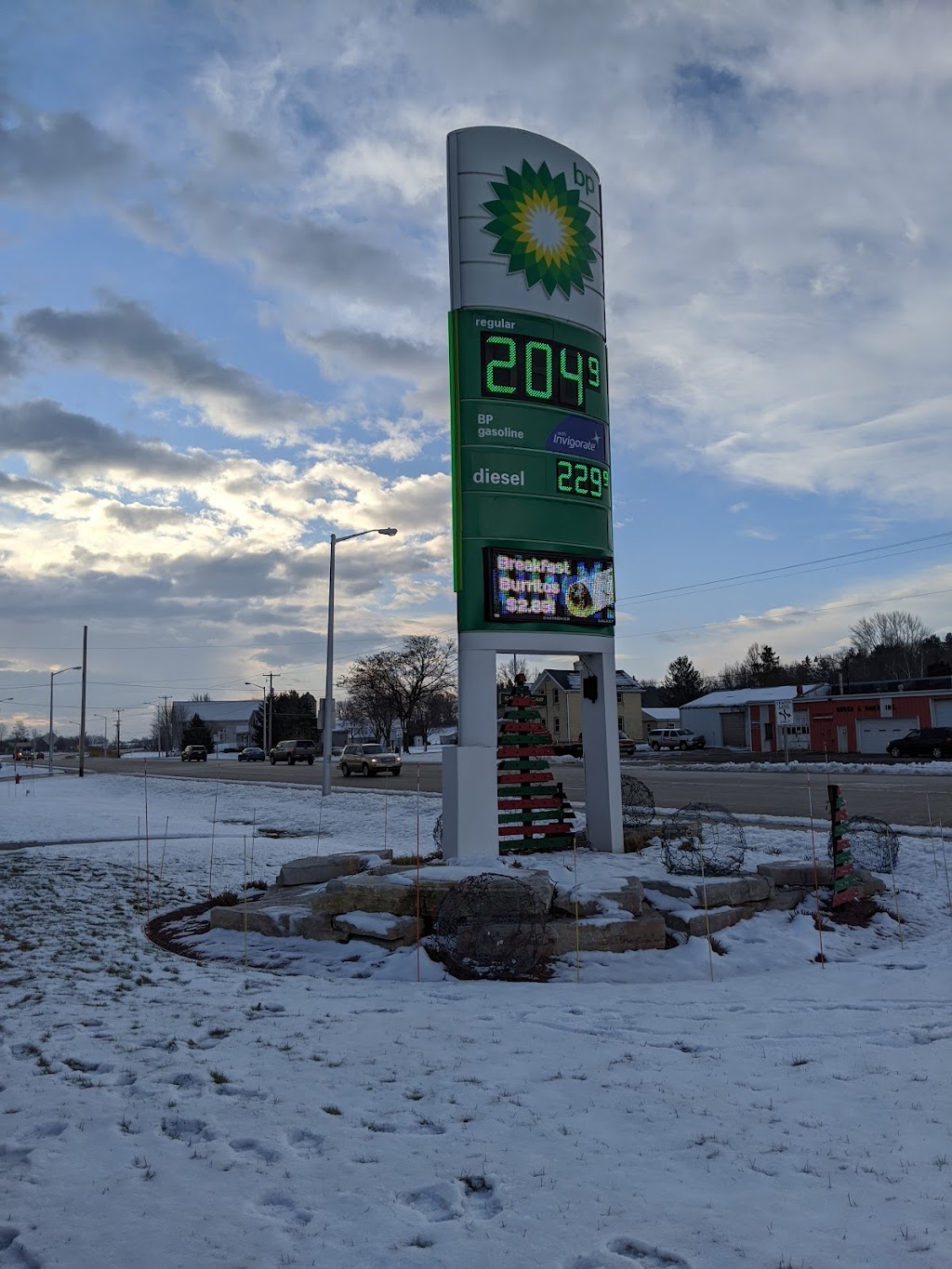 bp | 890 Fond Du Lac Ave, Kewaskum, WI 53040, USA | Phone: (262) 626-8471