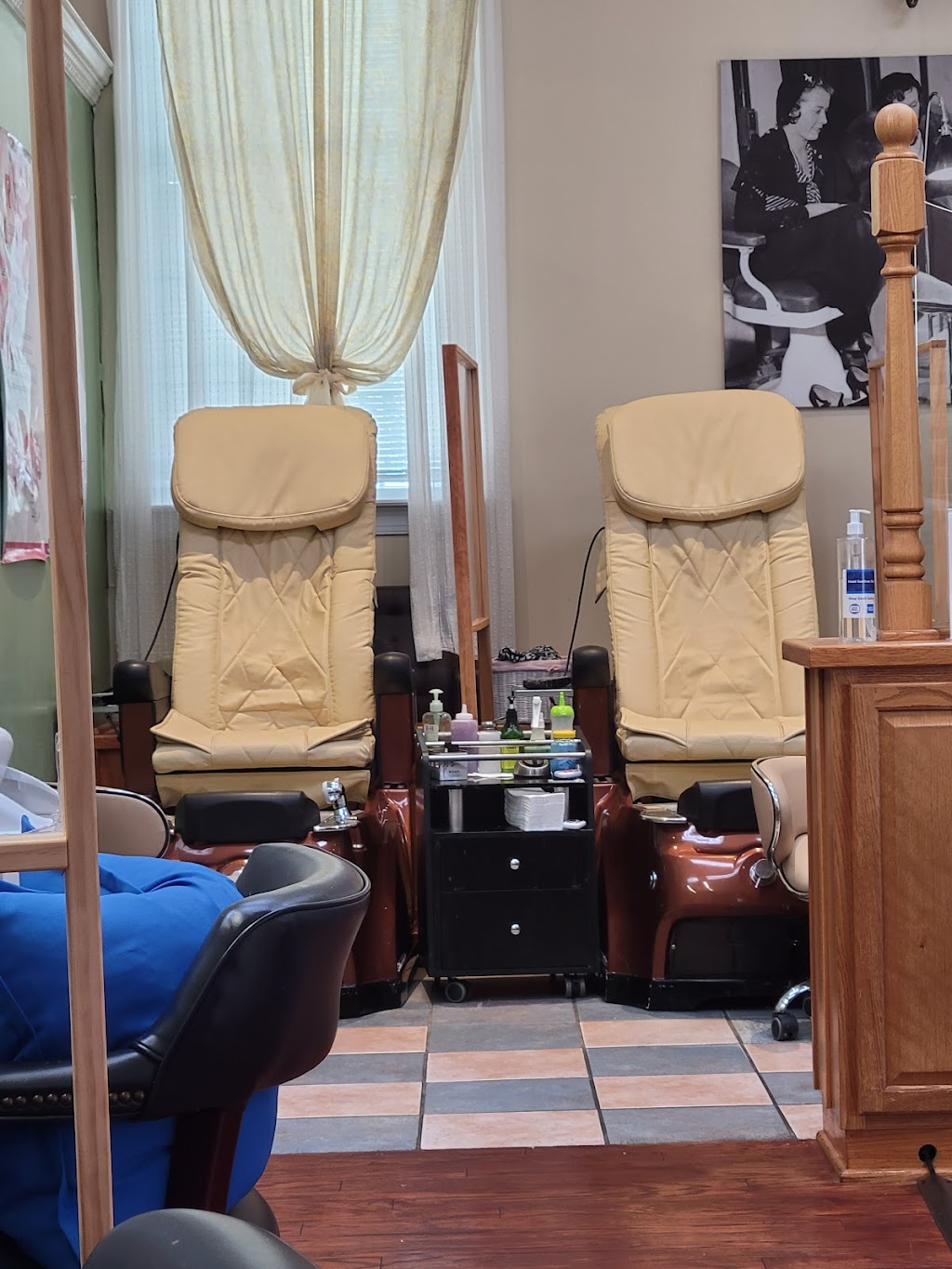 Iris Nail & Spa | 29 E Hancock St, Lansdale, PA 19446, USA | Phone: (215) 855-8117