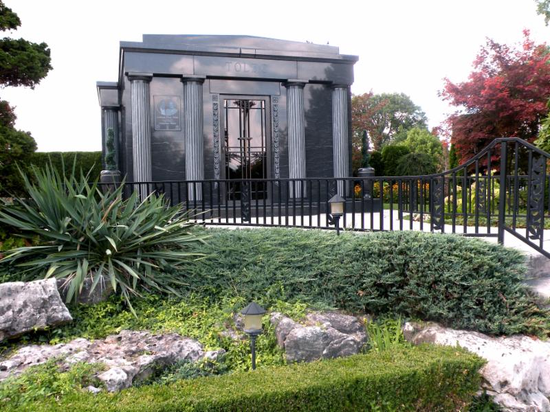Heavenly Rest Family Of Catholic Cemeteries | 5005 Howard Ave, Windsor, ON N9H 1Z5, Canada | Phone: (519) 969-4836