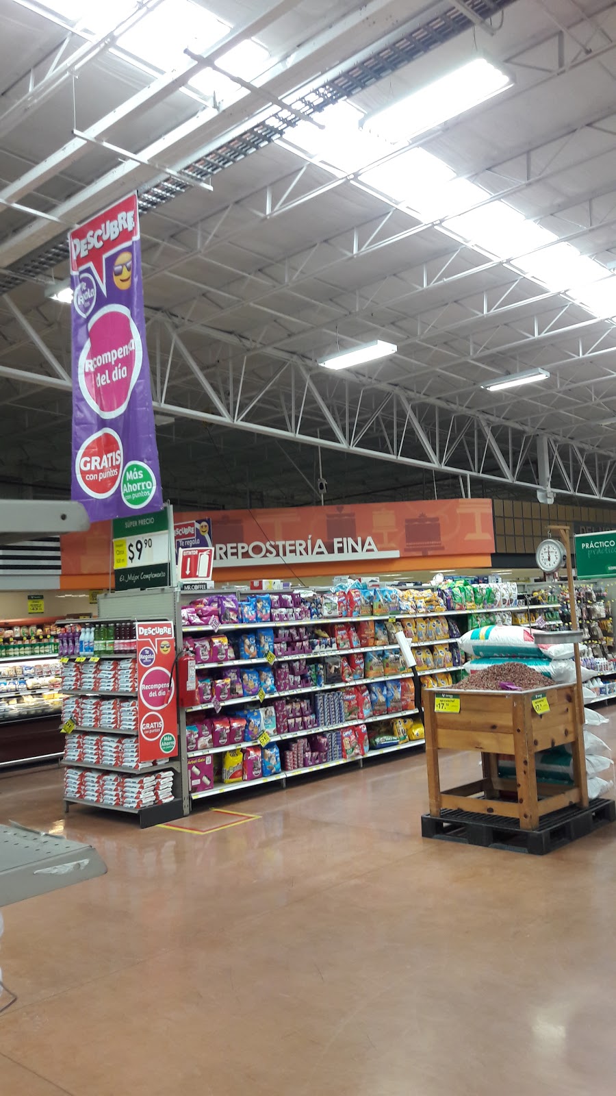 Soriana Súper - Acueducto | Av. Guadalajara 15510, Ranchoel Suspiro, 22680 Tijuana, B.C., Mexico | Phone: 81 8329 9252