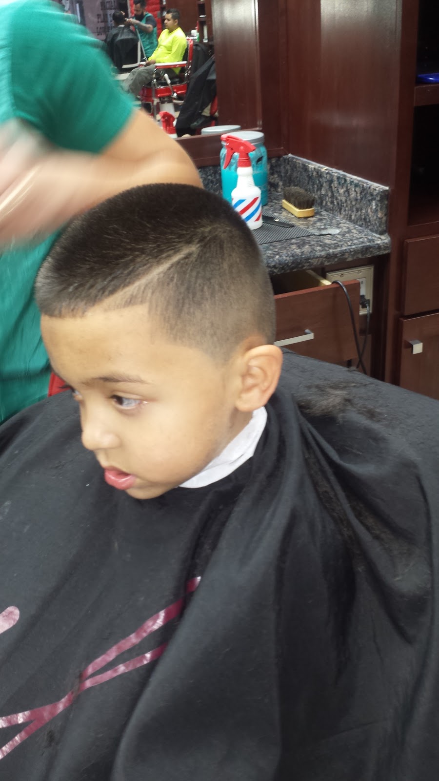 V D Barbershop | 27 S Stapley Dr, Mesa, AZ 85204, USA | Phone: (480) 668-1064