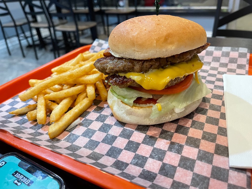 Burger Cafe & Beyond | 2-216 Glenridge Ave, St. Catharines, ON L2T 3J8, Canada | Phone: (905) 397-3337