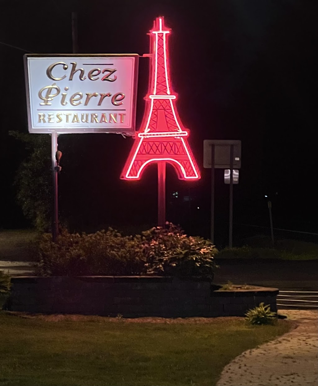 Chez Pierre | 1144, 1144, 979, Saratoga Rd, Gansevoort, NY 12831, USA | Phone: (518) 793-3350