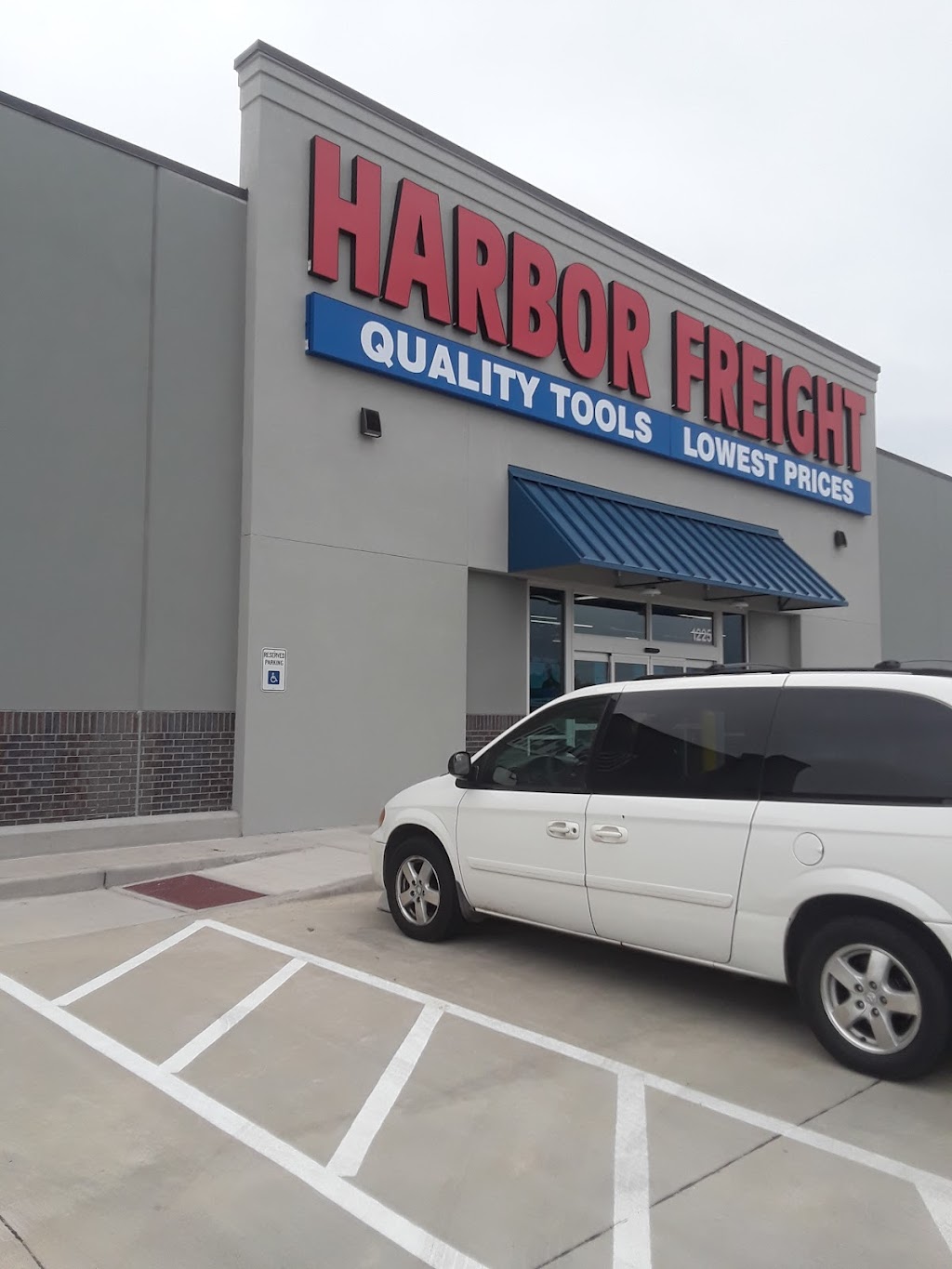 Harbor Freight Tools | 1225 SW Wilshire Blvd, Burleson, TX 76028, USA | Phone: (817) 539-6661