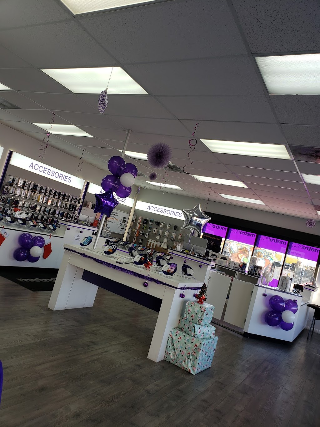 Metro by T-Mobile | 5209 E Olympic Blvd, Los Angeles, CA 90022, USA | Phone: (323) 943-9190