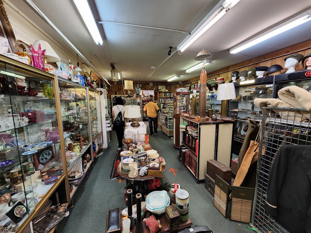 Lakeshore Antiques & Treasures | 855 Lakeshore Rd, Niagara-on-the-Lake, ON L0S 1J0, Canada | Phone: (905) 646-1965