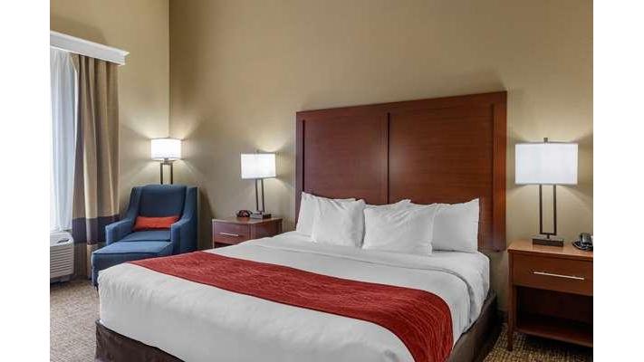 Comfort Inn & Suites Augusta | 517 7th St, Augusta, KS 67010, USA | Phone: (316) 260-3006