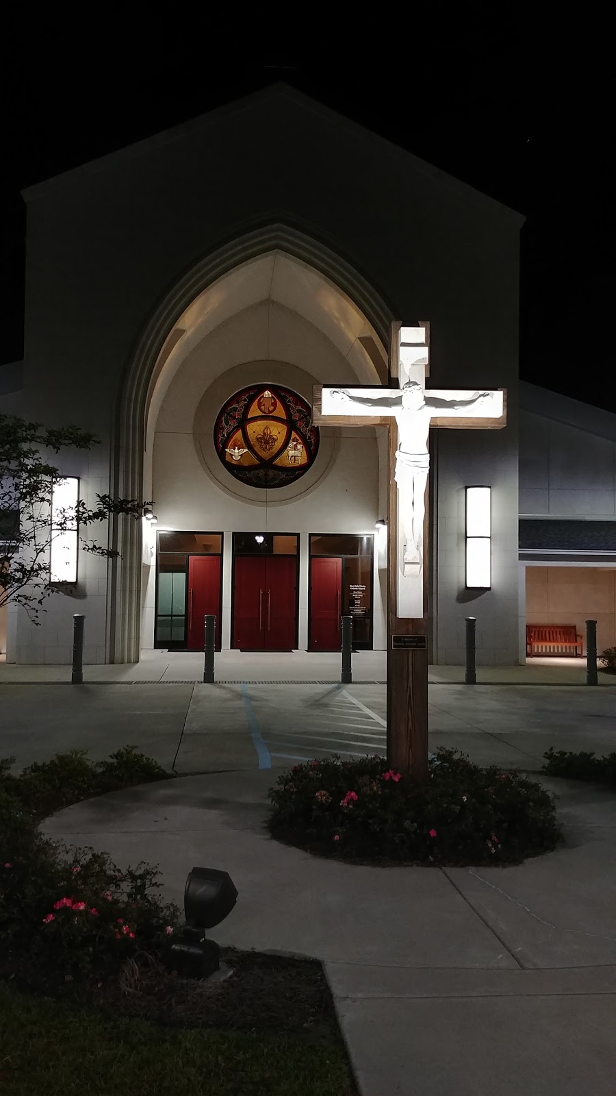 Most Holy Trinity Catholic Church | 501 Holy Trinity Dr, Mandeville, LA 70471, USA | Phone: (985) 892-0642