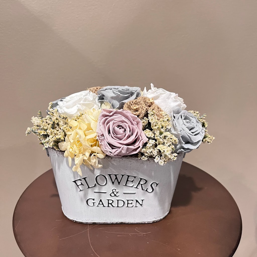 Always and Forever Rose Floral Arrangements | 1487 Blue Spruce Ln, Wantagh, NY 11793, USA | Phone: (516) 856-1711