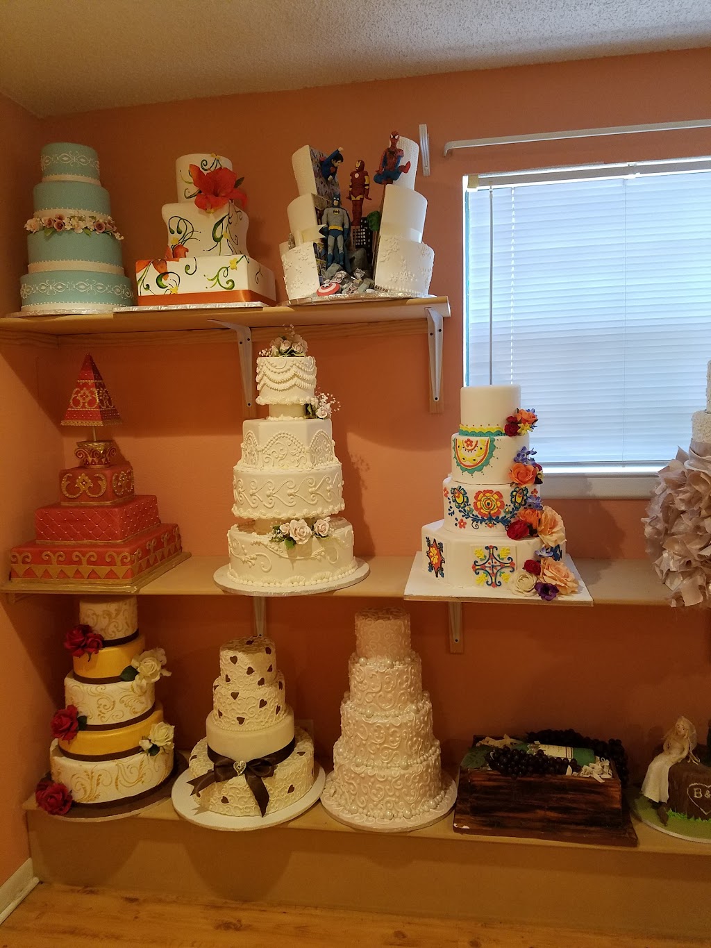 Creations Cake Shop | 122 N Bryant St, Pleasanton, TX 78064, USA | Phone: (830) 281-3222