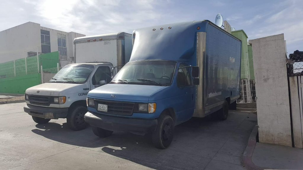 Cardloza transport Yarda 2 | Viñedos Casa Blanca, 22246 Tijuana, B.C., Mexico | Phone: 664 207 6060