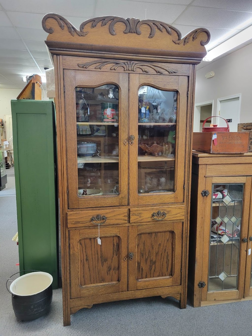 Paramount East Antique Mall | 10187 US-54, Augusta, KS 67010 | Phone: (316) 775-3999