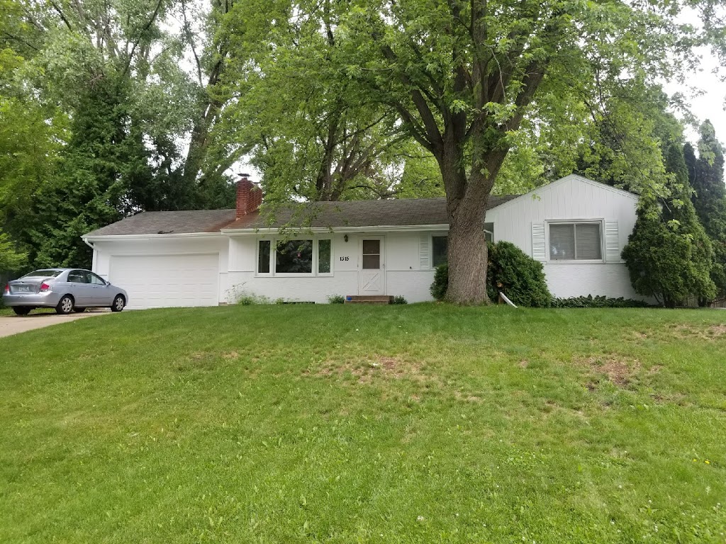 Custom Sewing By Peggy | 1315 Tiller Ln #3769, St Paul, MN 55112, USA | Phone: (651) 636-5804