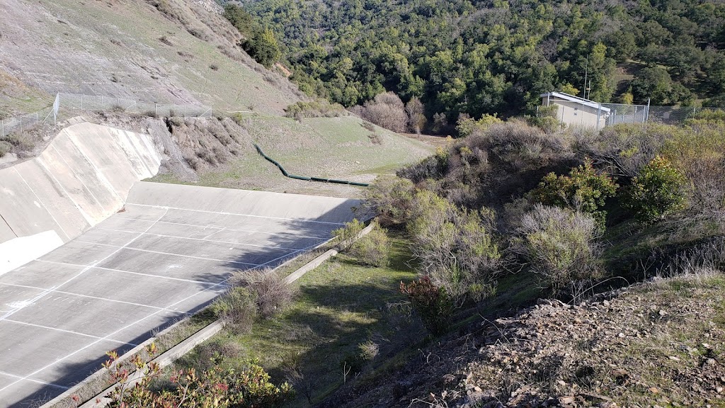 Coyote Lake Dam Parking Lot / Harvey Bear Trail Trailhead | Coyote Reservoir Rd, Gilroy, CA 95020, USA | Phone: (408) 842-7800