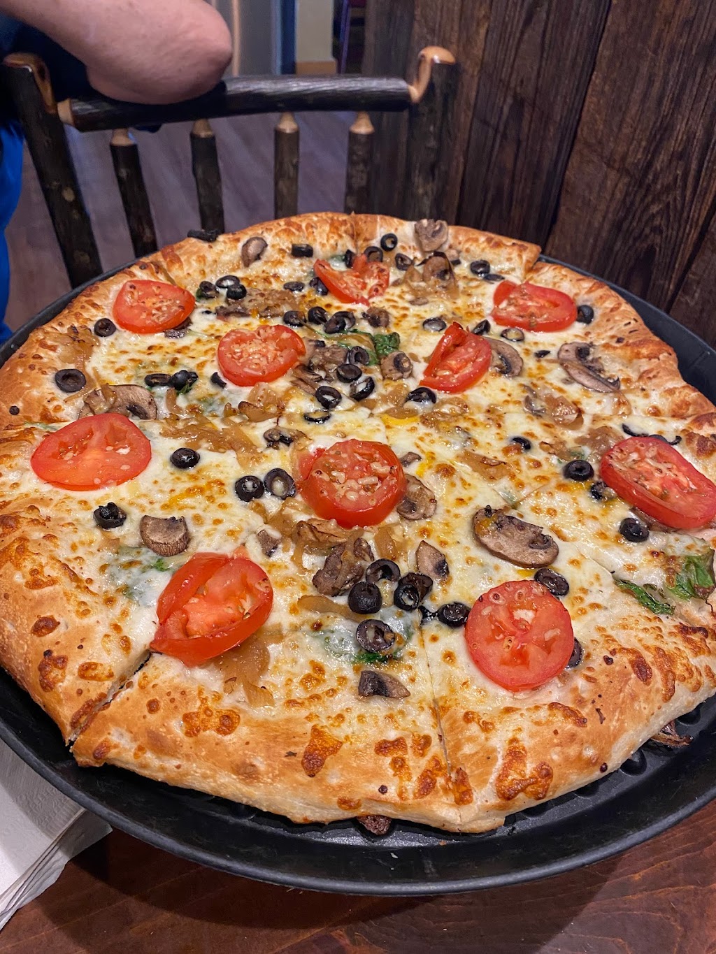 Big Woods Pizza | 11622 NE Executive Dr space g020, Edinburgh, IN 46124, USA | Phone: (812) 703-9300