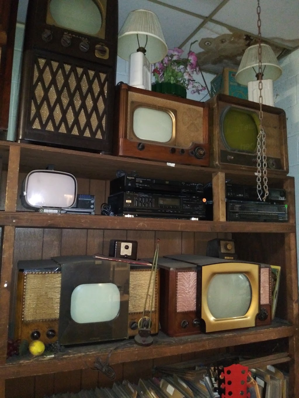 Springdale TV Inc/Vintage Repair | 15782 Springdale St, Huntington Beach, CA 92649, USA | Phone: (714) 425-8496