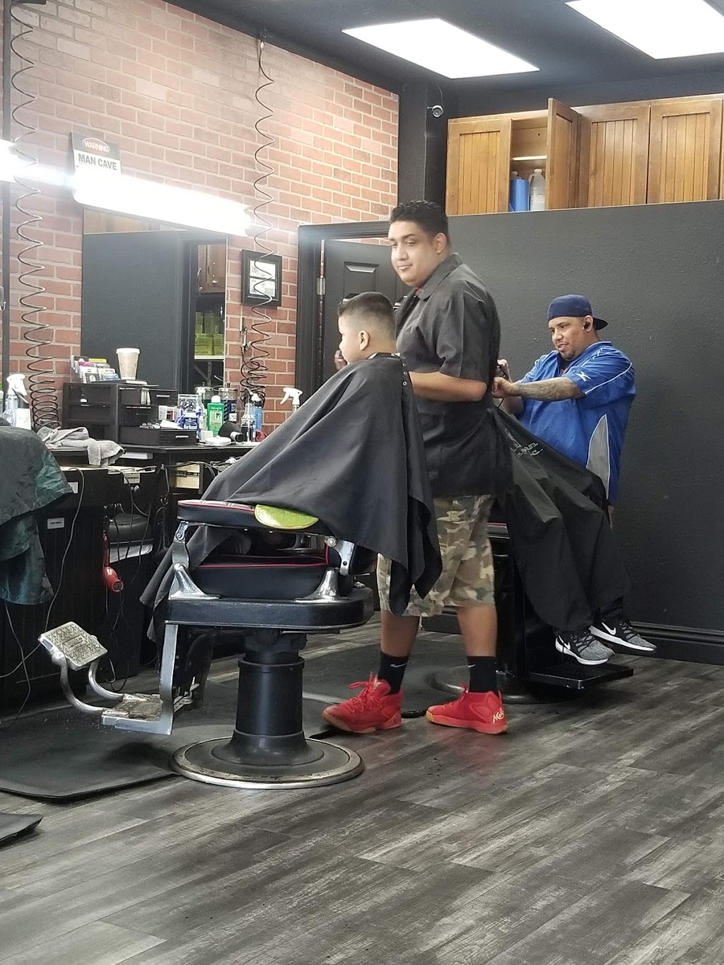 JQs Barber Shop | 1240 E Florence Ave, Los Angeles, CA 90001, USA | Phone: (323) 384-6740