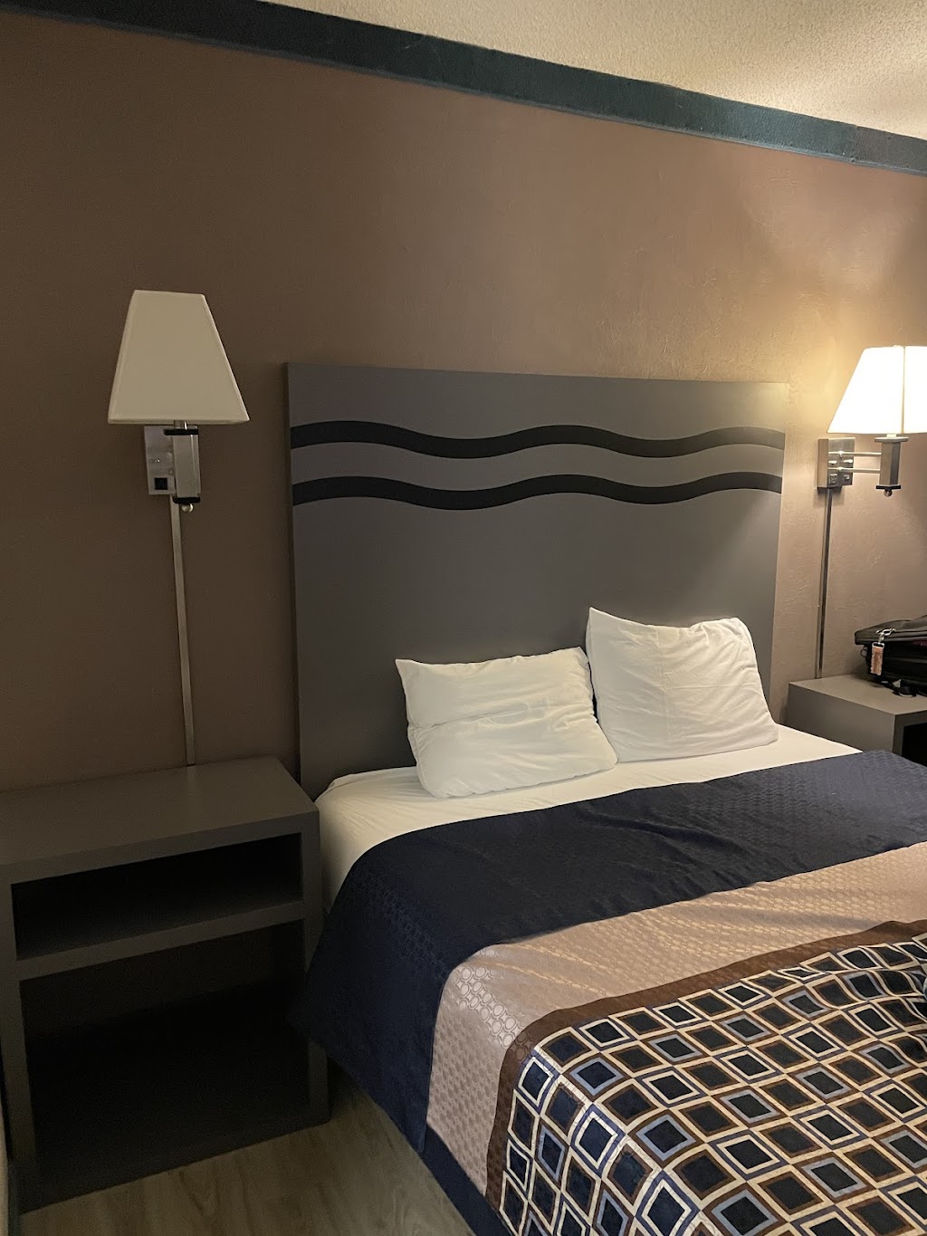 Waconia Inn & Suites | 301 E Frontage Rd, Waconia, MN 55387, USA | Phone: (952) 442-5147