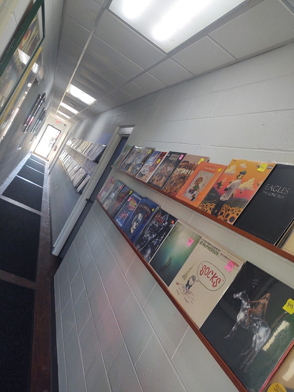 The Record Vault | 81 NJ-31, Pennington, NJ 08534, USA | Phone: (609) 737-8222