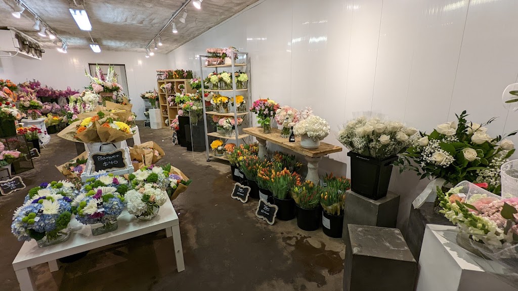 The Flower Shop at Thiessens | 400 Talbot Rd E, Leamington, ON N8H 3V6, Canada | Phone: (519) 326-5282