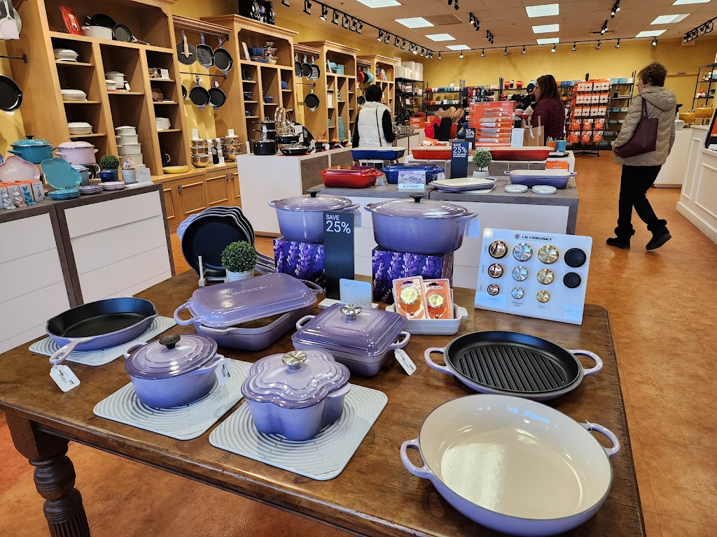 Le Creuset Outlet Store | 1911 Leesburg Grove City Rd Space 835, Grove City, PA 16127, USA | Phone: (724) 748-4455