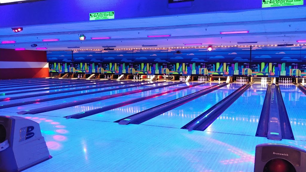 Bowlero Glendale Heights | 558 E North Ave., Glendale Heights, IL 60139, USA | Phone: (630) 858-1300