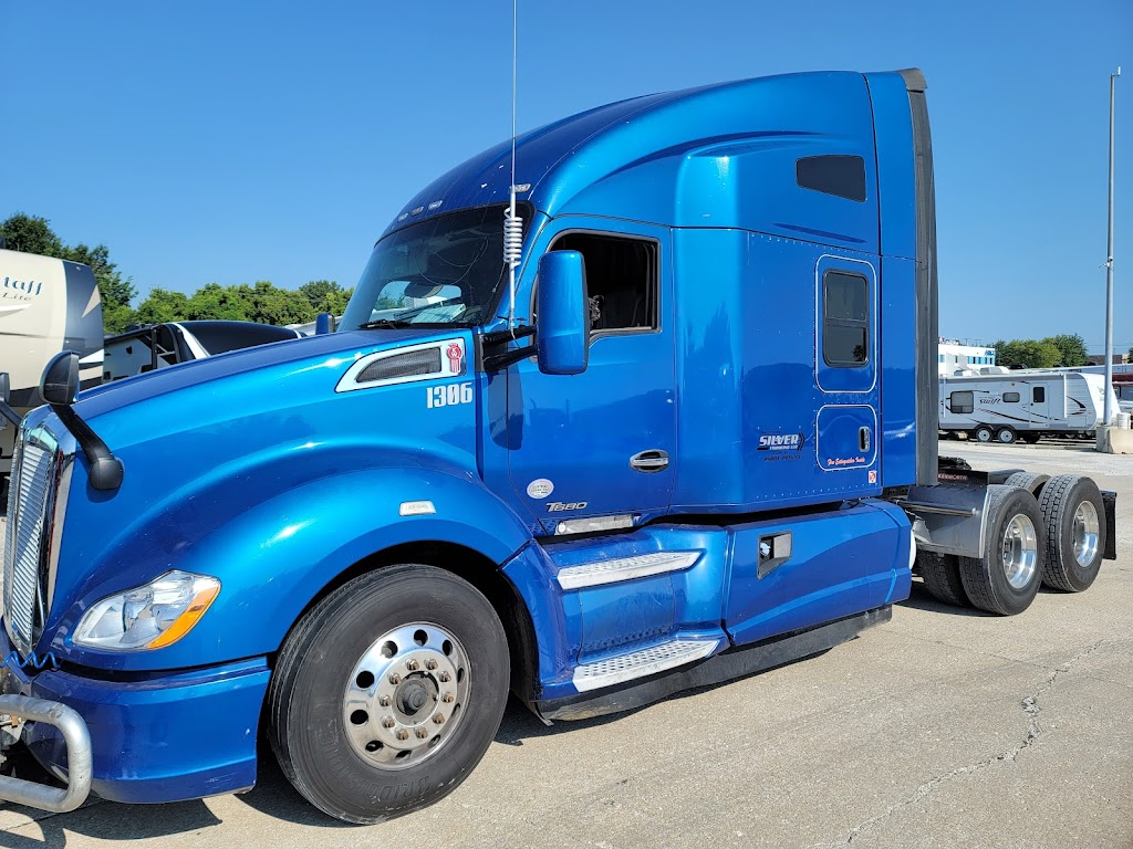 Silver Trucking LLC | 4202 Industrial Dr, Roxana, IL 62084, USA | Phone: (314) 480-5589