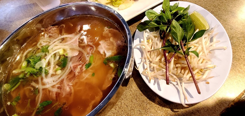 Phở Ao Sen | 665 CA-123, Albany, CA 94706, USA | Phone: (510) 679-5000