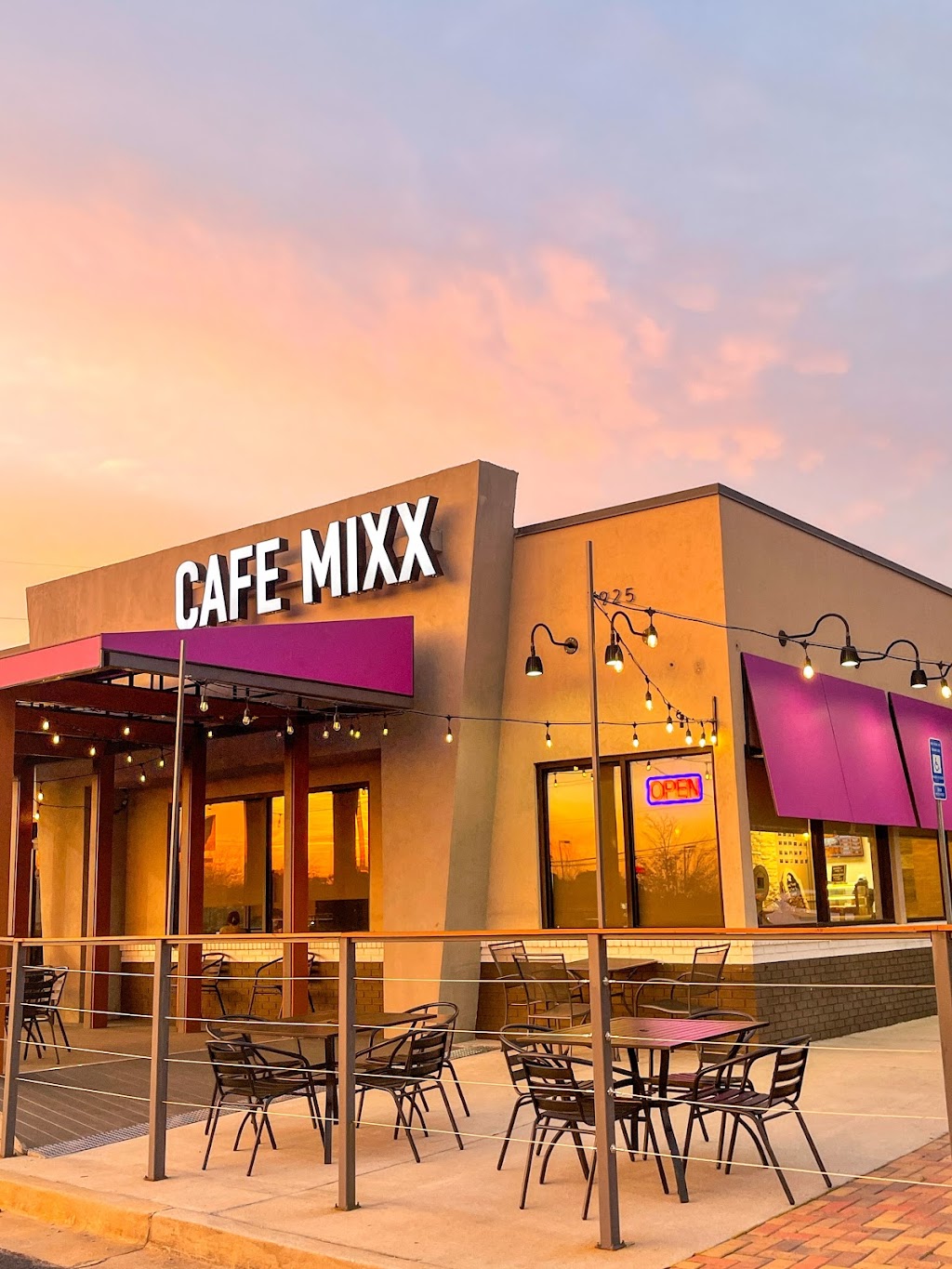 Cafe Mixx | 2925 Lawrenceville-Suwanee Rd, Suwanee, GA 30024, USA | Phone: (470) 326-5788